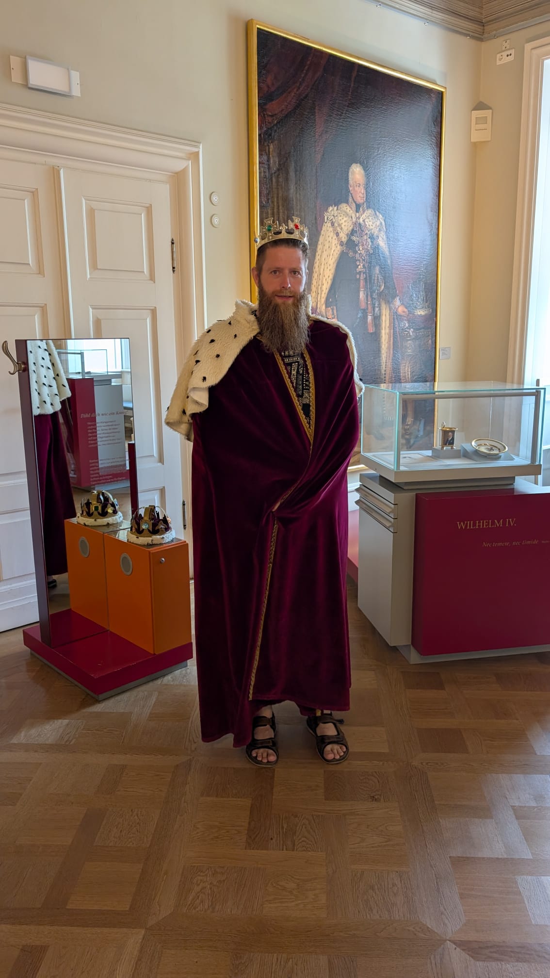 Thomas in königlicher Verkleidung