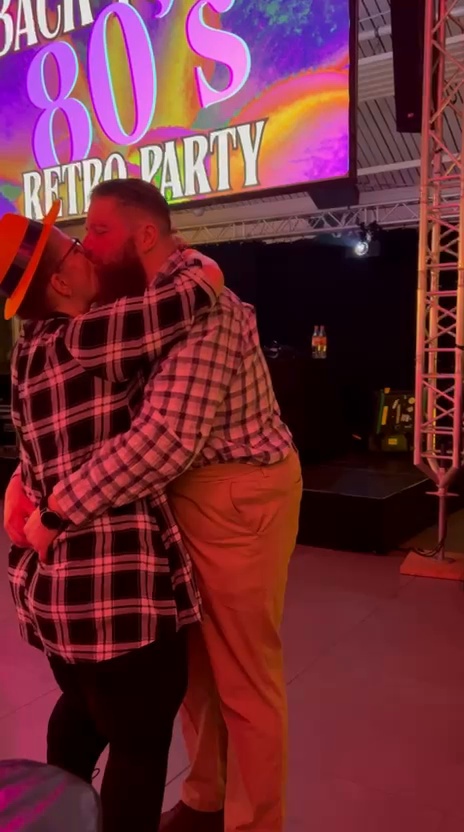 Thomas und Sanni in einem persönlichen Tanzmoment